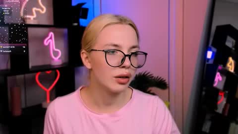 kira fox x online show from 11-23-25, 12:27