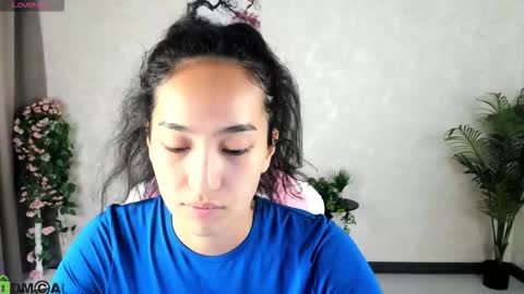 Aura online show from 09-22-25, 03:41