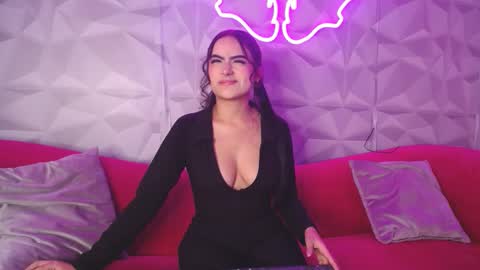 kira_moon_01 online show from 10-10-25, 07:35