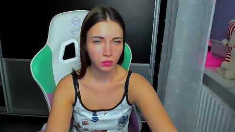 Snapshot of kira_moon_1 chatting on 01-07-26, 07:27 Kira online show from 01-07-26, 07:27