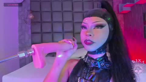 Snapshot of kira_vance chatting on 07-19-26, 04:49 Kira online show from 07-19-26, 04:49