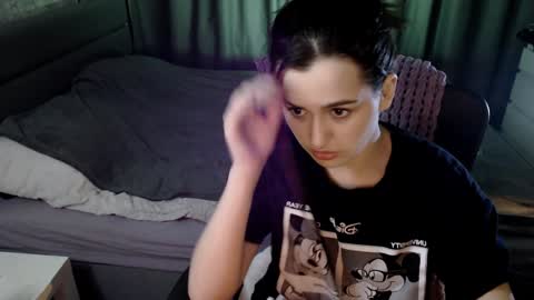 Kira  follow me  online show from 12-31-24, 09:50