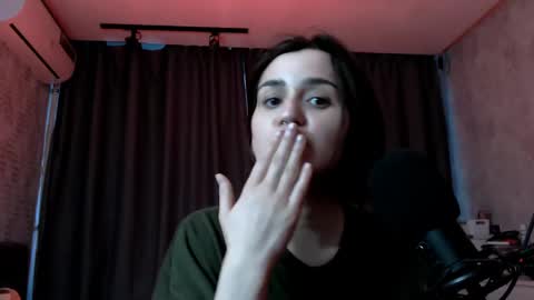Snapshot of kira_yammy chatting on 05-15-26, 11:34 Kira follow me online show from 05-15-26, 11:34