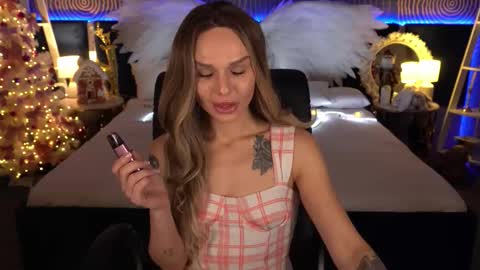 Snapshot of kiraagray chatting on 12-14-25, 02:00 kiraagray online show from 12-14-25, 02:00