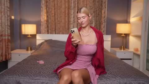 kira bloom online show from 06-19-26, 03:33