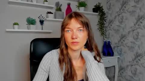 Snapshot of kirabliss28 chatting on 06-01-26, 05:42 KIRA online show from 06-01-26, 05:42