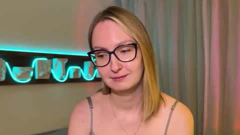 Snapshot of kirafatex chatting on 09-13-25, 05:02 KiraFatex online show from 09-13-25, 05:02