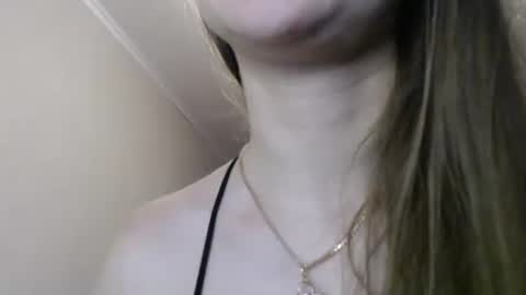 Snapshot of kiragoldens chatting on 01-21-25, 10:30 KiraGoldens online show from 01-21-25, 10:30