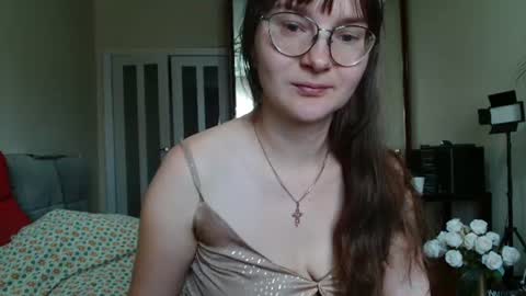 Snapshot of kiragoldens chatting on 06-17-26, 06:27 KiraGoldens online show from 06-17-26, 06:27