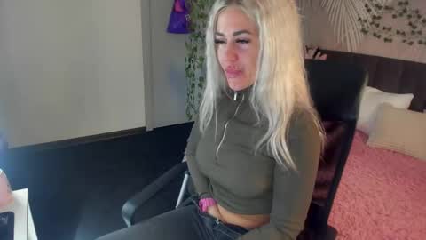 Kira online show from 10-25-25, 01:57