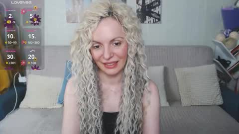 kiramartins cat online show from 11-25-25, 05:57