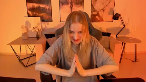 Kira online show from 03-05-25, 09:04