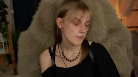 Kira online show from 04-06-26, 11:38