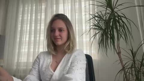 Snapshot of kiramoon_8 chatting on 07-20-26, 10:07 Luna online show from 07-20-26, 10:07