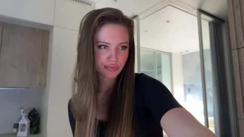 Kira online show from 04-16-26, 07:14