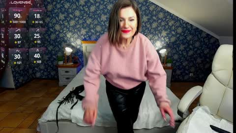 Snapshot of kiraroxx chatting on 02-05-25, 03:20 Kira online show from 02-05-25, 03:20