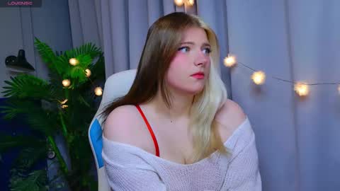 Snapshot of kirashaw chatting on 01-08-26, 02:52 Kira online show from 01-08-26, 02:52