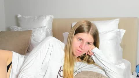 Kira online show from 03-25-26, 06:03