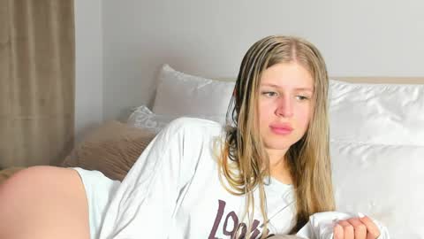 Kira online show from 04-21-26, 08:34