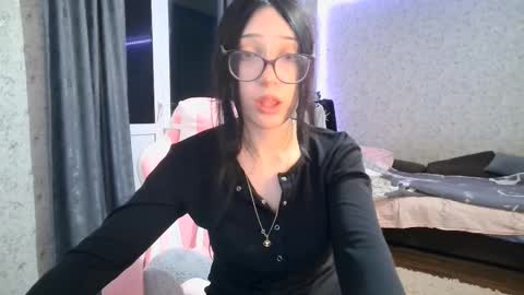 Nicole online show from 10-04-25, 06:28