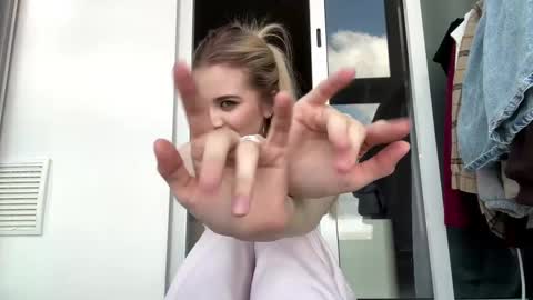 Kira online show from 04-14-26, 09:04