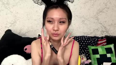 Hina online show from 05-26-26, 01:18