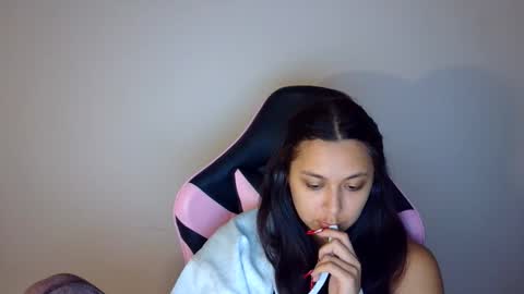 kiss_ameliaa online show from 11-10-25, 09:52