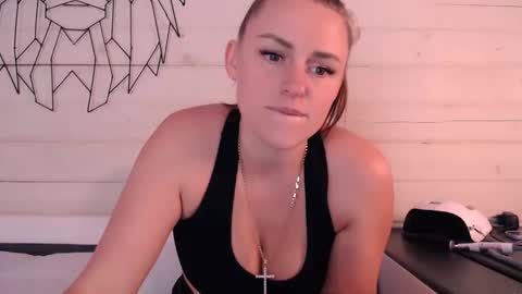 Kiss Ksu online show from 05-22-26, 03:35