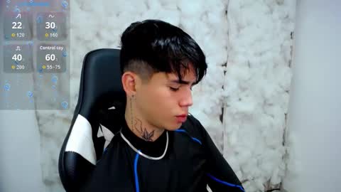 kiss_whitee online show from 11-24-25, 08:19