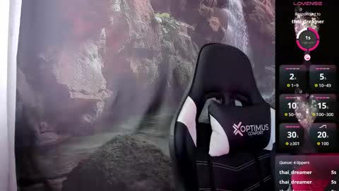 Snapshot of kiss_whitee chatting on 02-17-26, 01:40 kiss_whitee online show from 02-17-26, 01:40