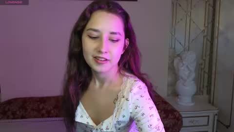 Snapshot of kisses_eva chatting on 09-25-25, 04:27 Hot Eva online show from 09-25-25, 04:27