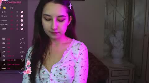 Snapshot of kisses_eva chatting on 10-10-25, 04:33 Hot Eva online show from 10-10-25, 04:33