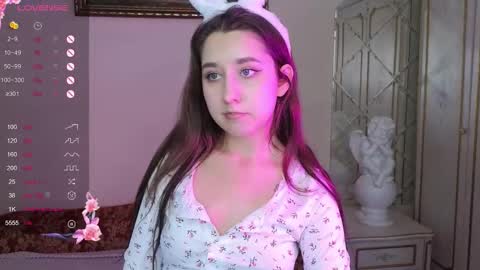 Snapshot of kisses_eva chatting on 10-13-25, 04:34 Hot Eva online show from 10-13-25, 04:34