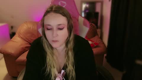 kissica online show from 02-17-25, 06:48