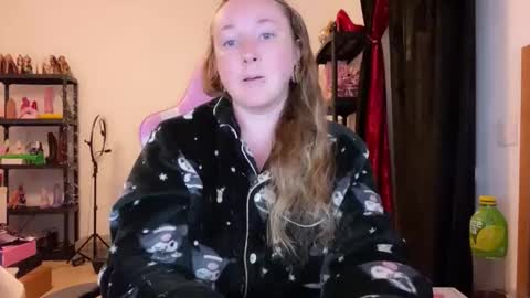 kissica online show from 12-14-25, 04:45