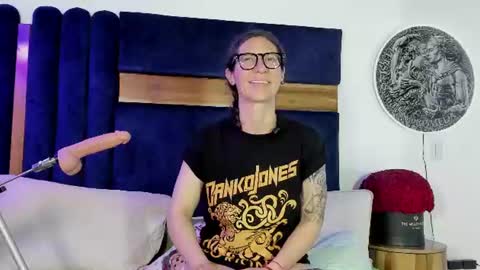Kissing Company online show from 06-29-26, 08:31