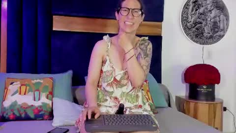 Kissing Company online show from 07-07-26, 04:04