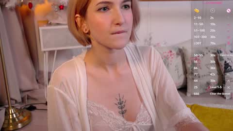 Snapshot of kisskiss_muah chatting on 12-13-24, 08:04 Kate  online show from 12-13-24, 08:04