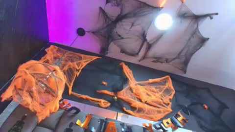 BELLA FLAME online show from 10-28-25, 07:16