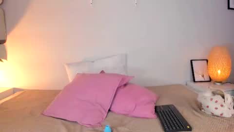 kissmeari_ online show from 07-23-26, 04:10