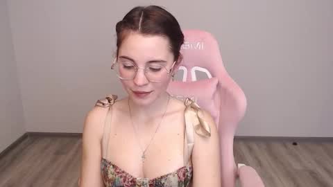 Snapshot of kisulya_meow246 chatting on 10-14-25, 02:18 Vikki Rose online show from 10-14-25, 02:18
