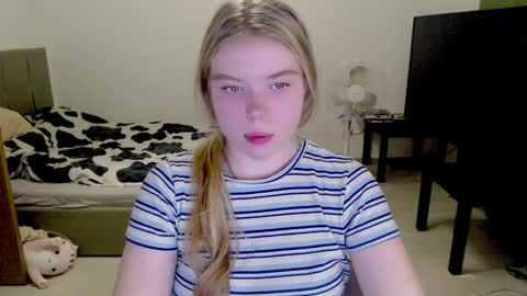Snapshot of kitten_jenny01 chatting on 12-01-24, 07:36 Jennyblonde and Emmabrunette online show from 12-01-24, 07:36