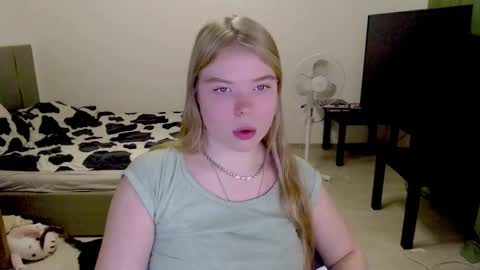 Snapshot of kitten_jenny01 chatting on 12-04-24, 02:59 Jennyblonde and Emmabrunette online show from 12-04-24, 02:59