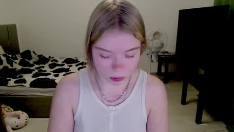 Snapshot of kitten_jenny01 chatting on 12-07-24, 01:18 Jennyblonde and Emmabrunette online show from 12-07-24, 01:18