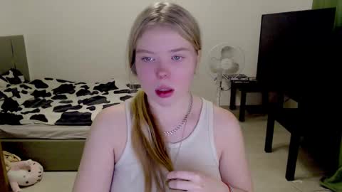 Snapshot of kitten_jenny01 chatting on 12-08-24, 03:02 Jennyblonde and Emmabrunette online show from 12-08-24, 03:02