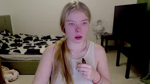 Snapshot of kitten_jenny01 chatting on 12-08-24, 06:06 Jennyblonde and Emmabrunette online show from 12-08-24, 06:06