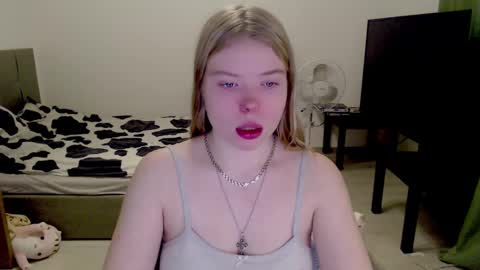 Snapshot of kitten_jenny01 chatting on 12-09-24, 03:07 Jennyblonde and Emmabrunette online show from 12-09-24, 03:07