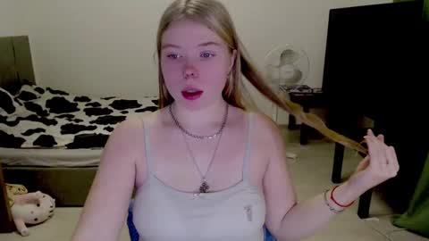Snapshot of kitten_jenny01 chatting on 12-09-24, 06:12 Jennyblonde and Emmabrunette online show from 12-09-24, 06:12