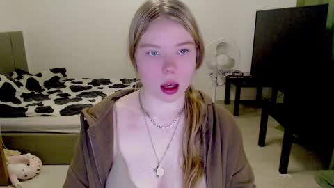 Snapshot of kitten_jenny01 chatting on 12-13-24, 07:15 Jennyblonde and Emmabrunette online show from 12-13-24, 07:15