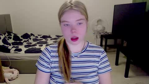 Snapshot of kitten_jenny01 chatting on 12-14-24, 04:23 Jennyblonde and Emmabrunette online show from 12-14-24, 04:23